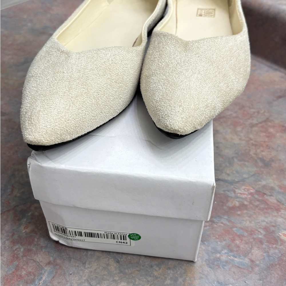 Chic Cream Women's Flats